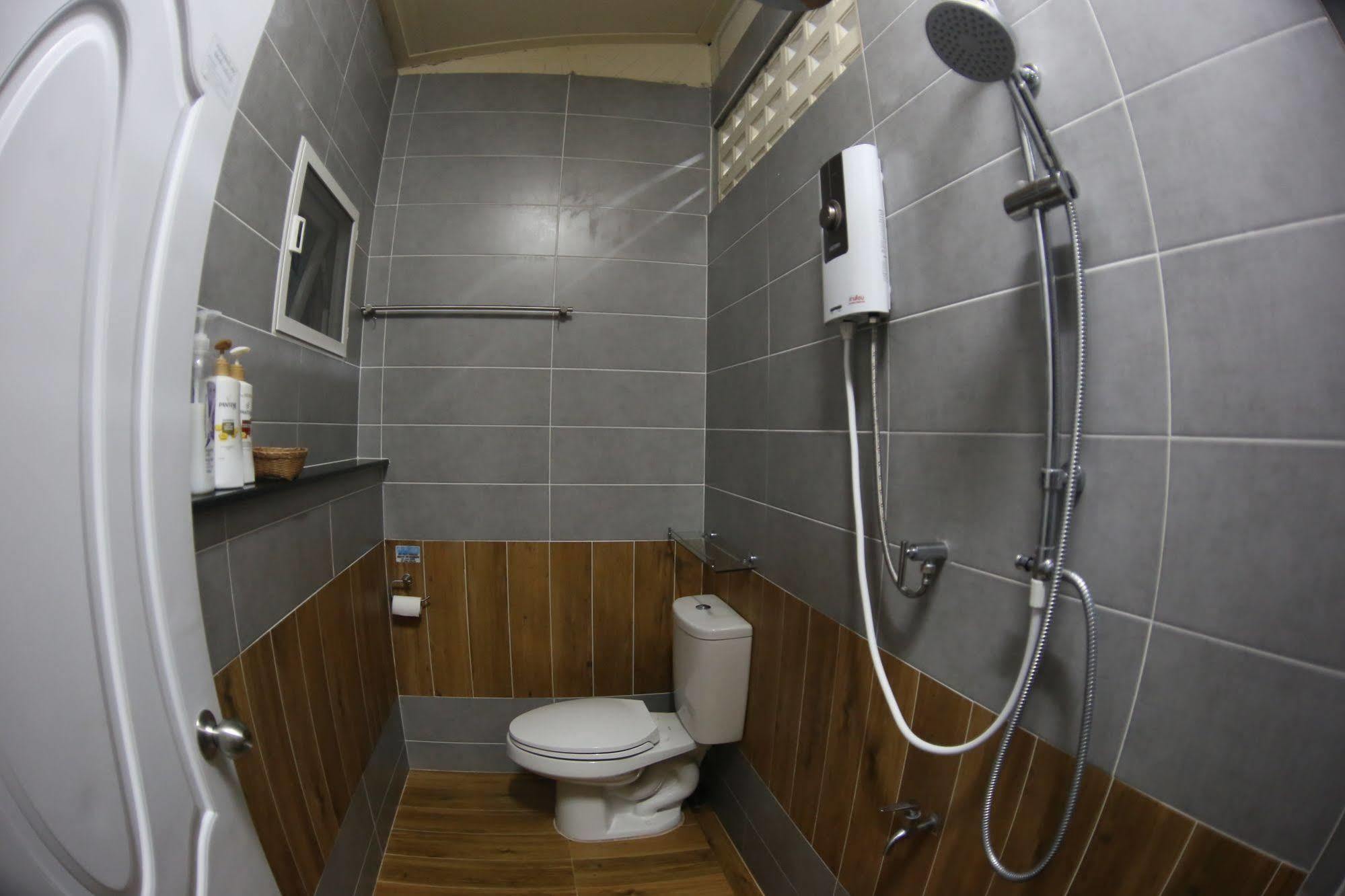 Ashi Poshtel Hostel Chiang Mai Bagian luar foto